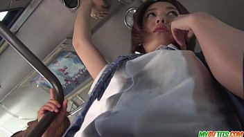 หนังโป๊นักเรียนญี่ปุ่น JAV 4K ภาพชัดมาใหม่บนรถเมล์ในตำนาน นักเรียนสาวสวยXXXขึ้นไปโดนรุมเย็ดถูกลงแขกเกือบทั้งรถเมล์ หน้าตาเหมือนดาราเอวีผมสั้นแบบนี้ ไม่แปลกที่เธอโดนสวิงกิ้ง