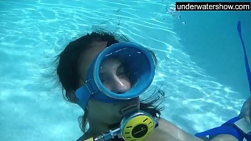 ถ่ายหนังโป๊กลางแจ้ง เย็ดกันใต้น้ำ Porn underwater ลงทุมสวมหน้ากากใส่อ็อกซิเจนเพื่อเย็ดกันเต็มรูปแบบ