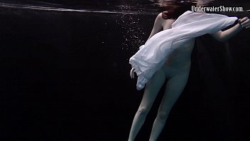 คลิปโป๊ถ่ายนู้ดHD+ นางแบบแม็กซิม Maxim xxxเซ็กซี่ล้นงาน ถ่ายแบบเปลือยในสระว่ายน้ำ กล้องชัดเว่อร์ขนาดถ่ายในน้ำนะเนี้ย