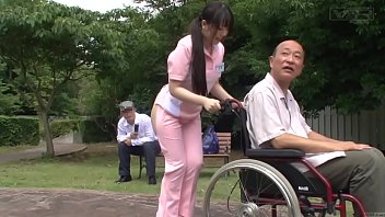 Japanese xxคนแก่พิการสุดลามกจ้างสาวพยาบาลเอวีส่วนตัวเข็นรถเที่ยวสวนสาธารณะ นึกเงี่ยนควยไม่แข็งขอแค่ได้จูปปากและแก้ผ้าให้ดูแค่นี้ก็หายเงี่ยนแล้ว