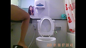 เห็นชัดๆ หีพริตตี้แต่งตัวในห้องน้ำที่มอเตอร์โชว์ xxx v.2 เด็ดหีขาวนมโตหุ่นดี นั่งฉี่แล้วเห็นน้องสาวร่องจิ๋มอันน่าเย็ด