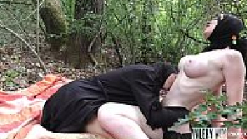 หนังxเลสเบี้ยน สาวใหญ่อาหรับเบื่อที่โดนควยเย็ดเลยชวนเพื่อนมาเล่นเซ็กส์กันในป่า ล่อหีกันยับเลียกันจนดิ้น เอาลิ้นดุนน้ำหีแต่เสียวจัดจนน้ำหีพุ่ง ro89