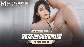 หนังโป๊ซับไทย MCY-0075 เอวีจีนตอนใหม่ Nam Qian Yun สาวสวยในฮาเร็มของพี่แว่น ดูดควยให้หนุ่มตี๋ เสร็จแล้วโดนเลียหีจนมีอารมณ์ นางขอขึ้นคร่อมขย่มเย็ดเอง เอาหีกดมิดหัวควย โยกเย็ดส่ายหีร้องเสียวๆ เอากันในห้องเชือดจนน้ำแตก ค่ายหนังโป๊ Model Media เย็ดดีไม่มีผิดหวังแน่นอน
